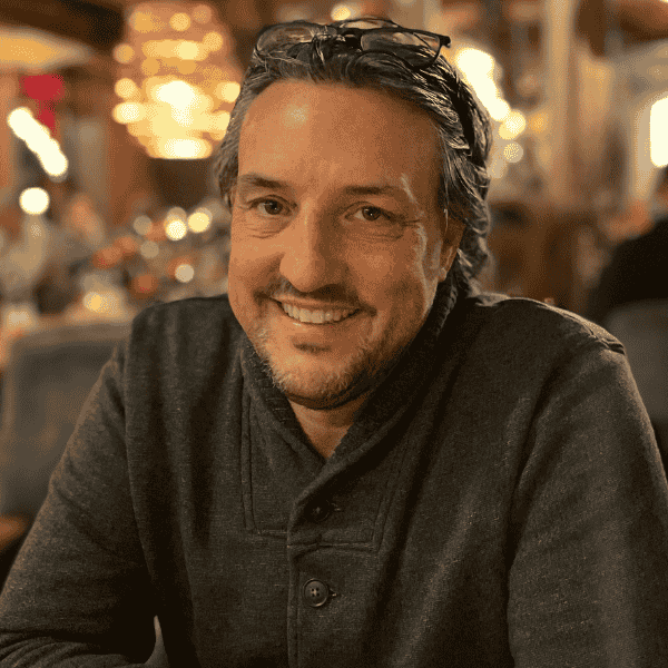 Tim van der steen in een sfeervolle setting